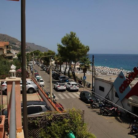 Poseidone Sea Apartment Taormina มาซเซโอ ภายนอก รูปภาพ