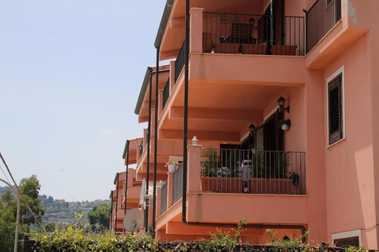 Poseidone Sea Apartment Taormina มาซเซโอ ภายนอก รูปภาพ