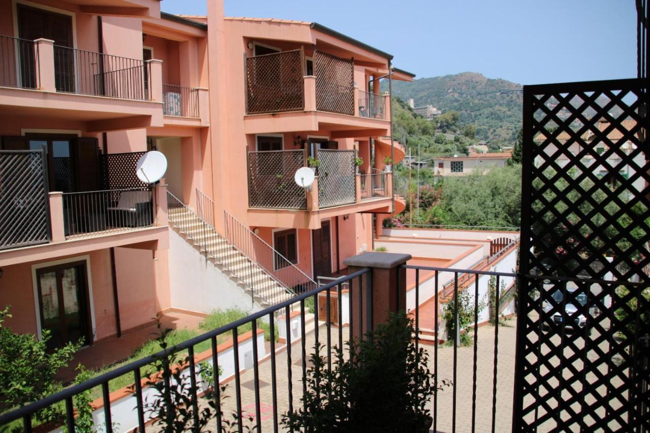 Poseidone Sea Apartment Taormina มาซเซโอ ภายนอก รูปภาพ