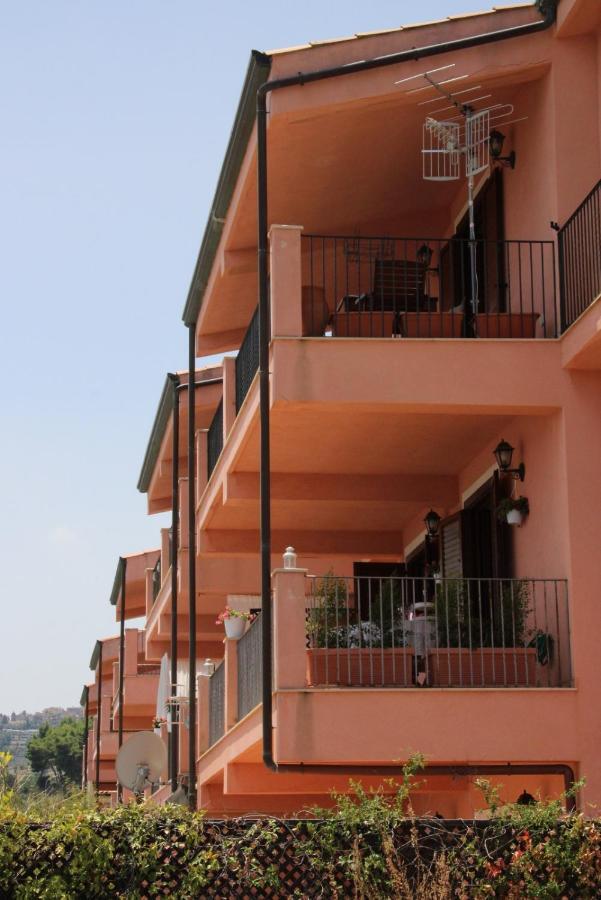 Poseidone Sea Apartment Taormina มาซเซโอ ภายนอก รูปภาพ