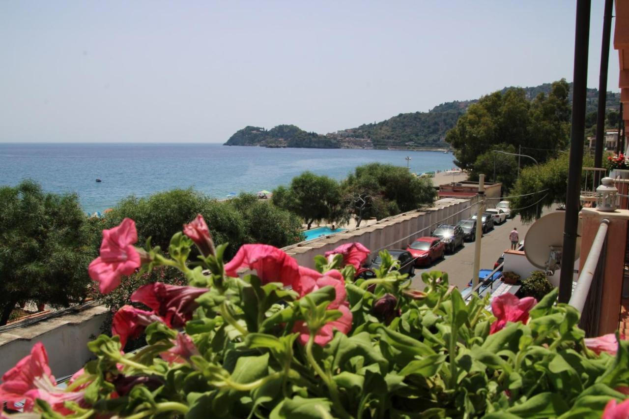 Poseidone Sea Apartment Taormina มาซเซโอ ภายนอก รูปภาพ