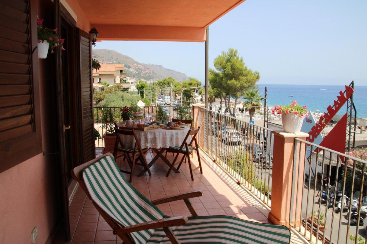 Poseidone Sea Apartment Taormina มาซเซโอ ภายนอก รูปภาพ