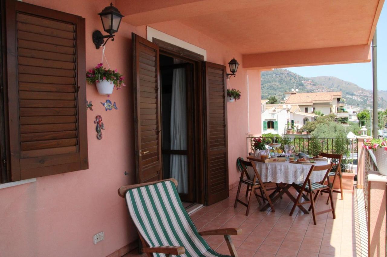 Poseidone Sea Apartment Taormina มาซเซโอ ภายนอก รูปภาพ