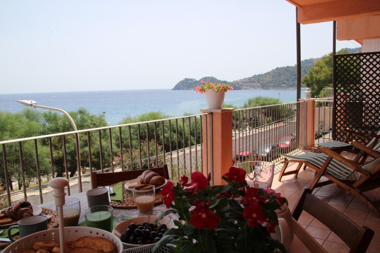 Poseidone Sea Apartment Taormina มาซเซโอ ภายนอก รูปภาพ