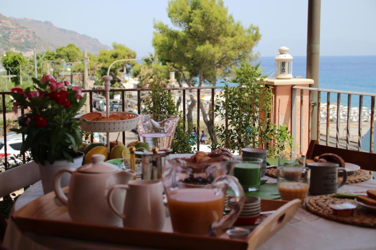 Poseidone Sea Apartment Taormina มาซเซโอ ภายนอก รูปภาพ